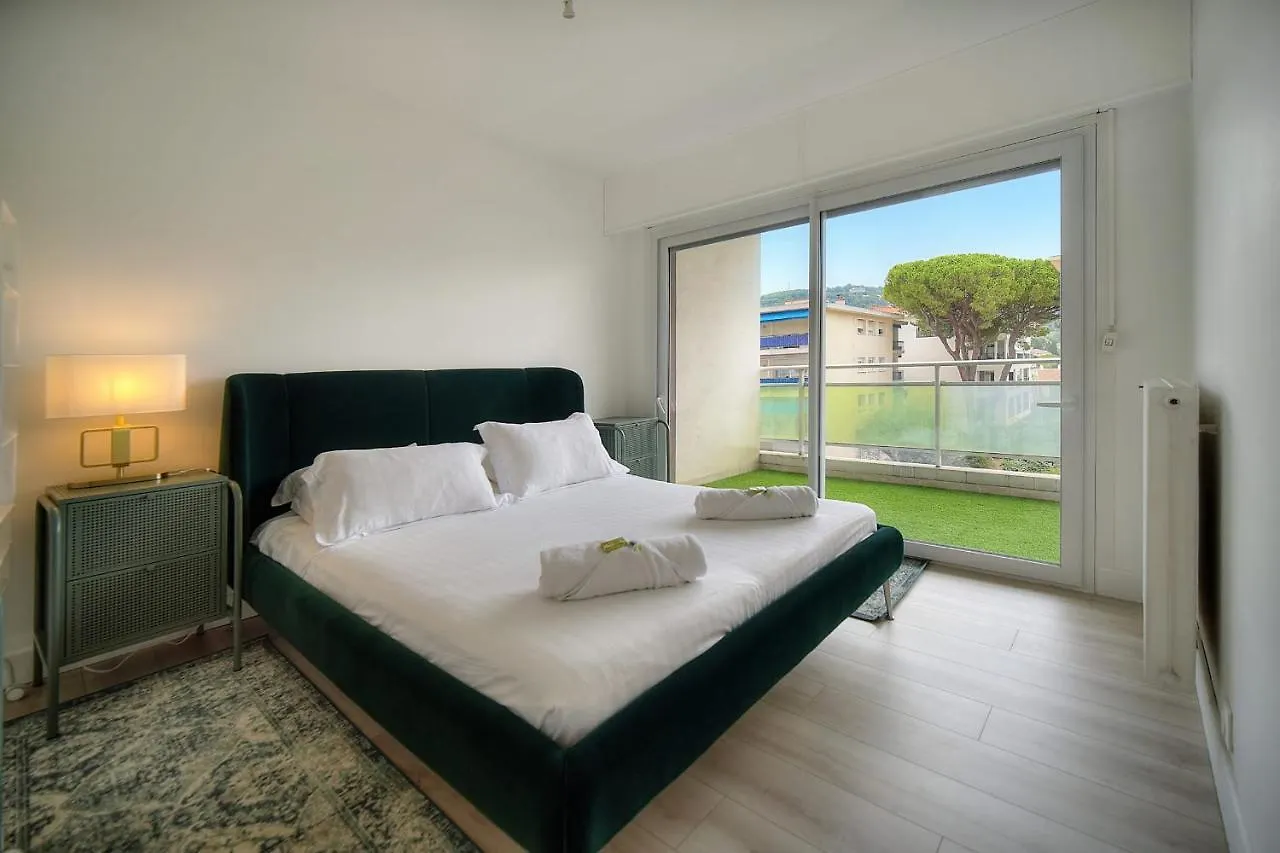 Daire Immogroom - Terrace - Near Shops - Parking - Wifi - Ac Livingroom Cannes
