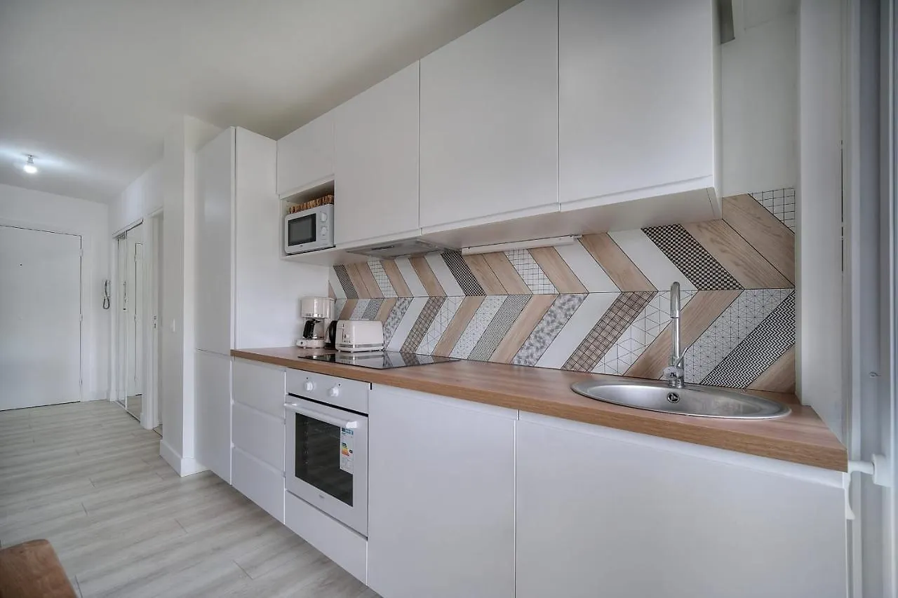 Daire Immogroom - Terrace - Near Shops - Parking - Wifi - Ac Livingroom Cannes