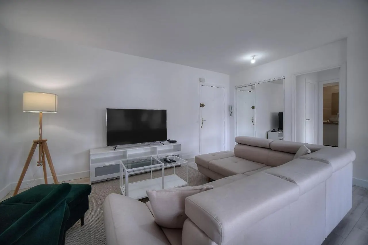 Immogroom - Terrace - Near Shops - Parking - Wifi - Ac Livingroom Cannes