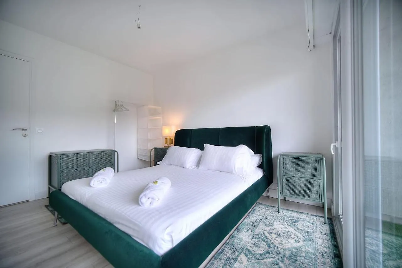 Immogroom - Terrace - Near Shops - Parking - Wifi - Ac Livingroom Cannes