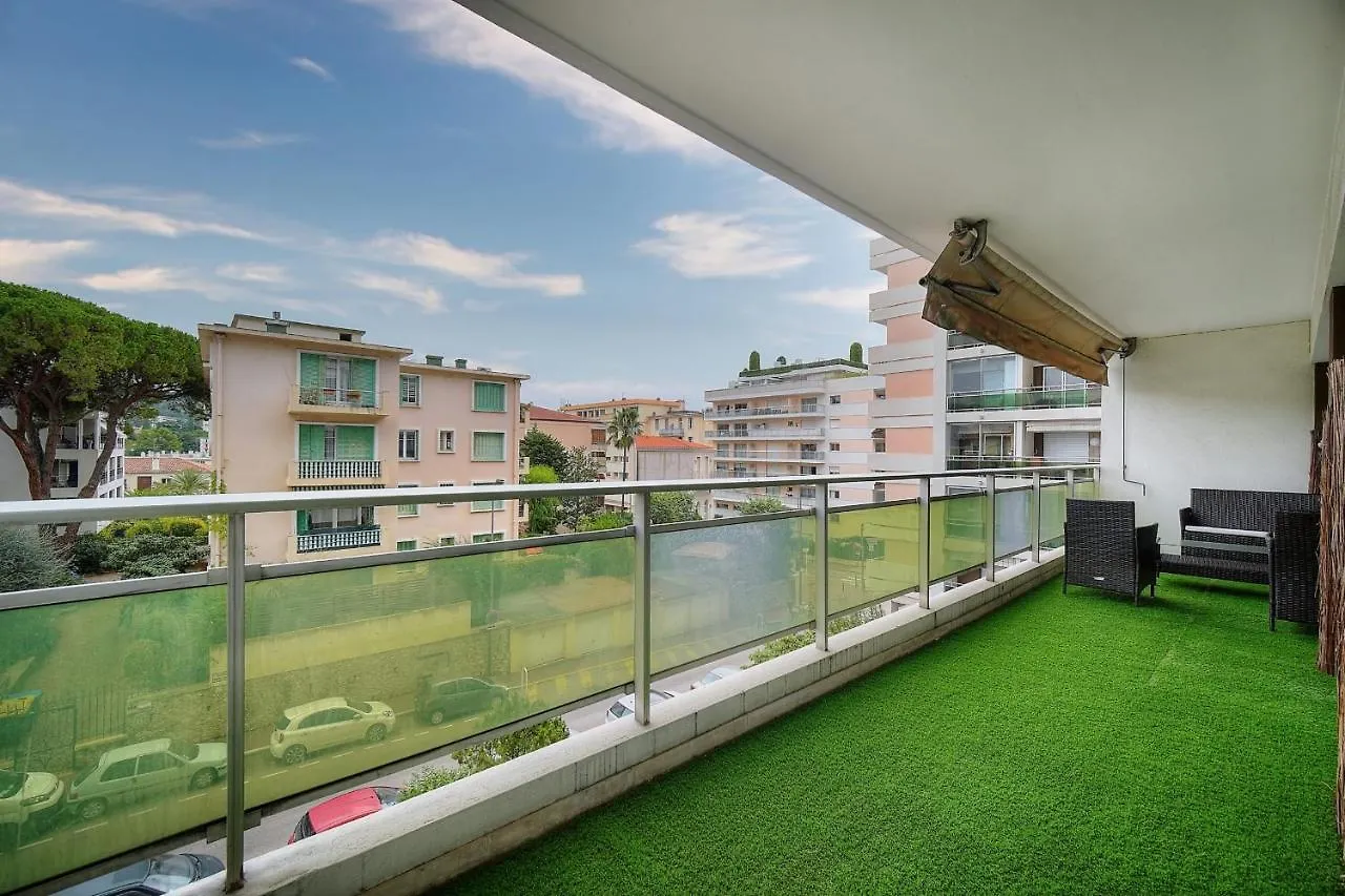 Immogroom - Terrace - Near Shops - Parking - Wifi - Ac Livingroom Cannes