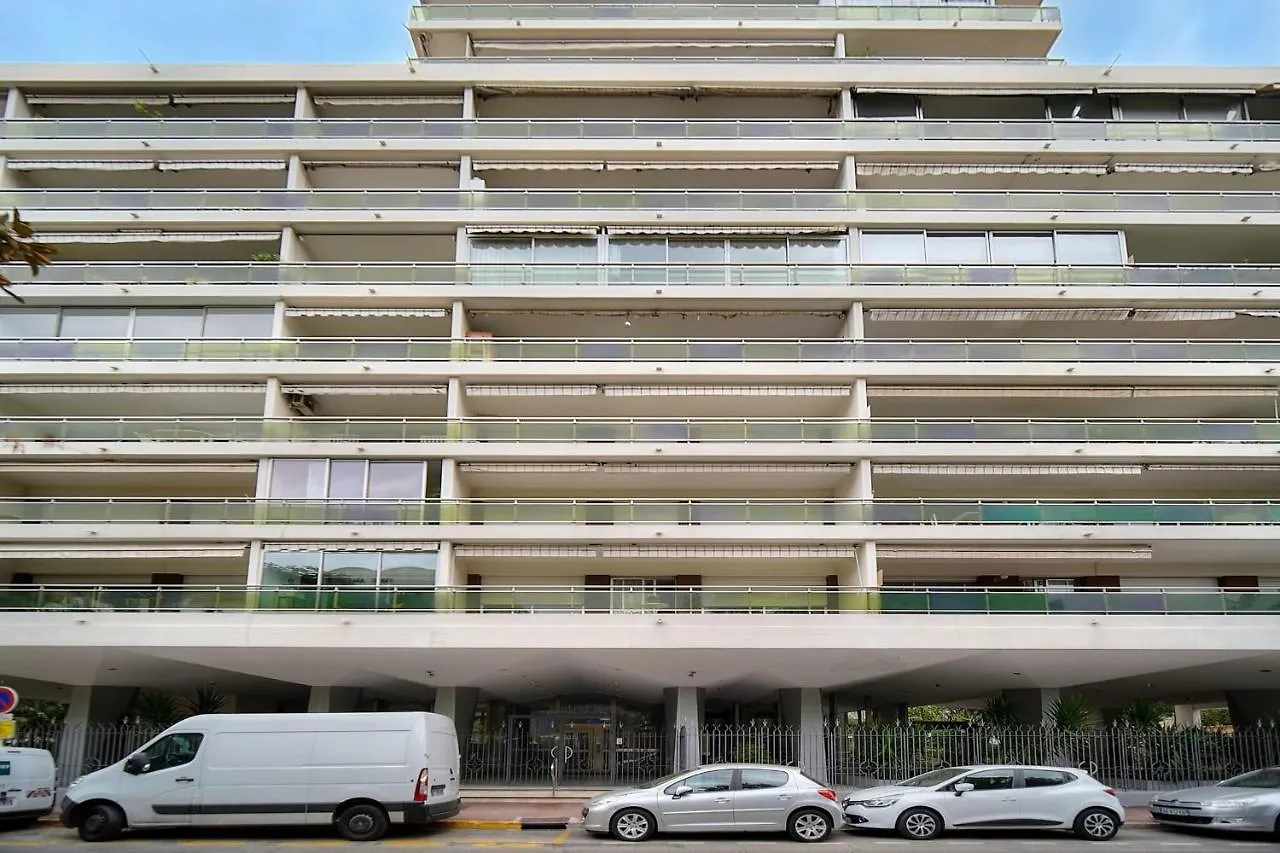 Immogroom - Terrace - Near Shops - Parking - Wifi - Ac Livingroom Cannes Appartamento